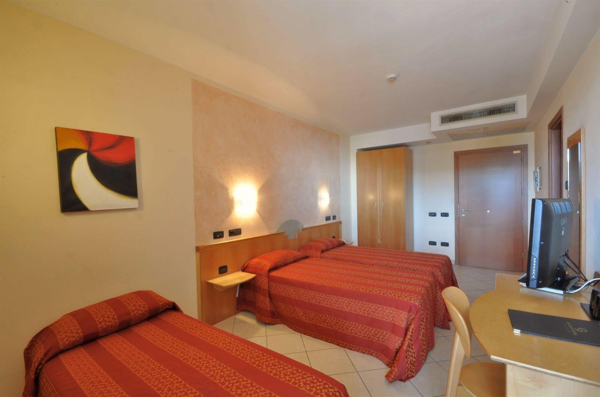 Planet Hotel 4*